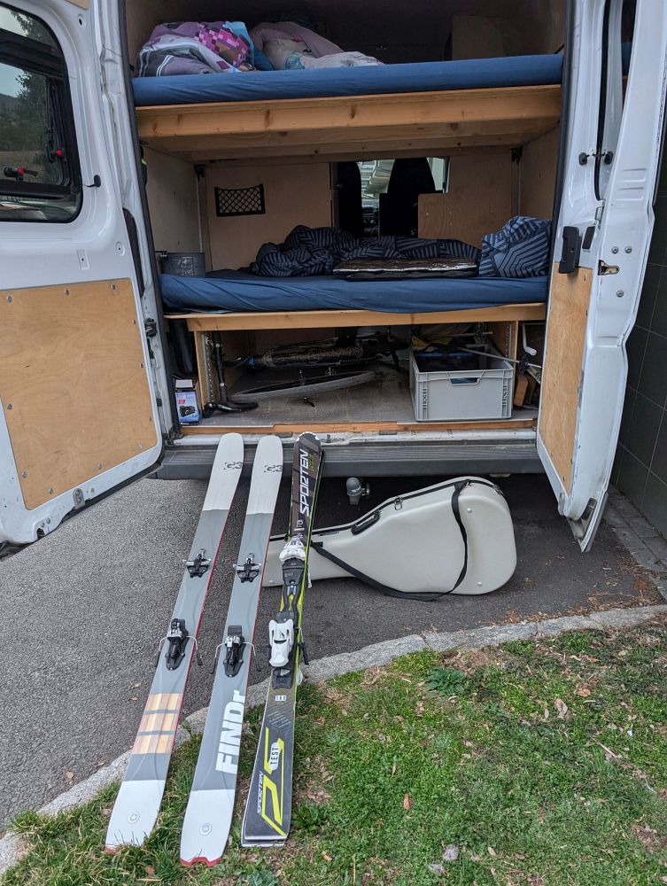 Lyže, dobro, kolo, spaní, vaření