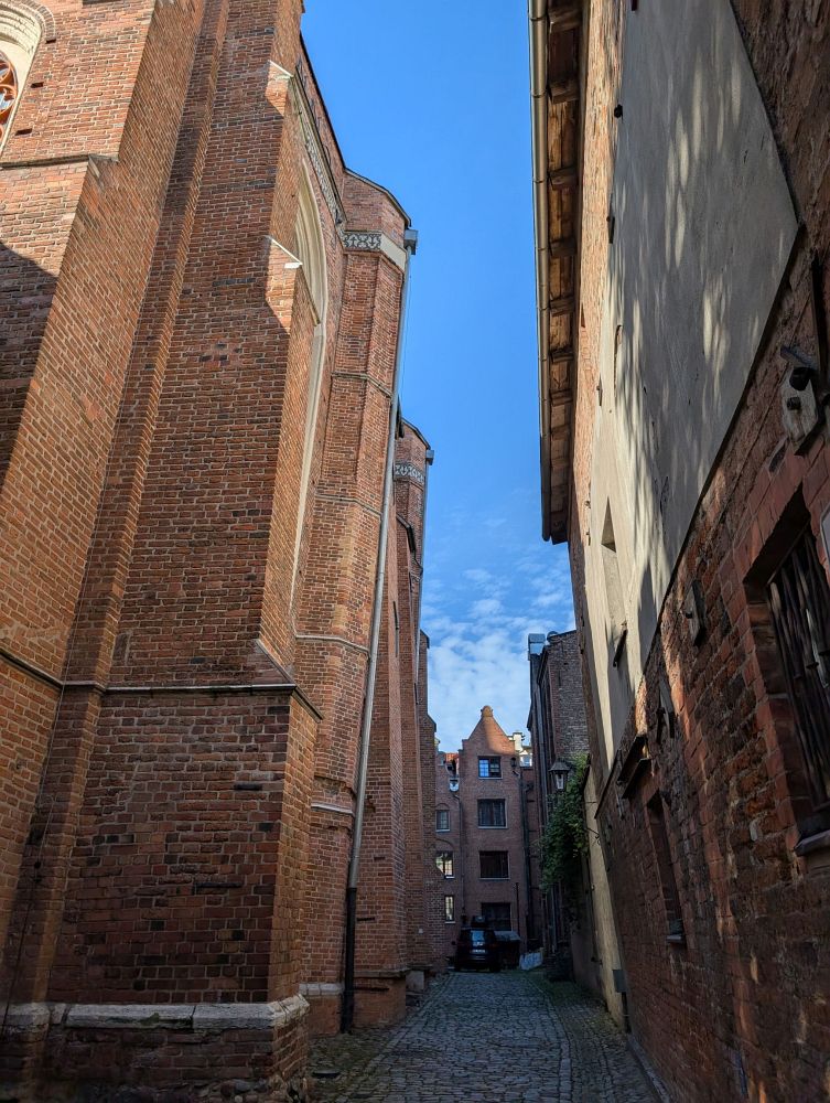 Něco je křivě, nespadne ten kostel?