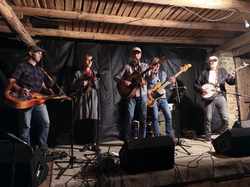 Hrajeme až pozdě v noci