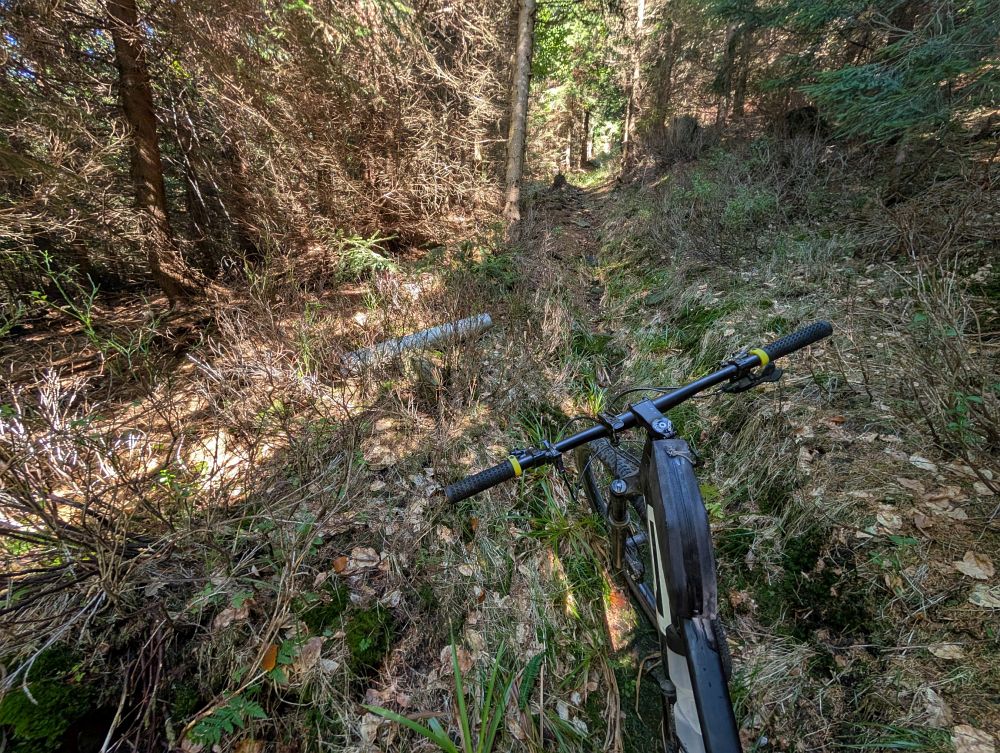 Kolmo nahoru mimo značky