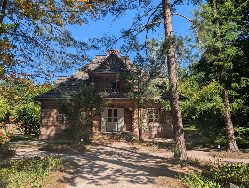 Krásné domky, Granica