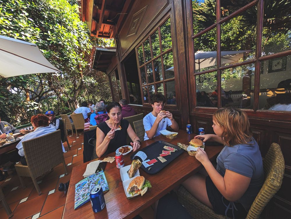 Nezdravý oběd, spěchali jsme na kosatky