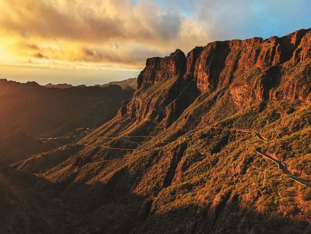 Cestou z Loro Parku, dole vesnička Masca