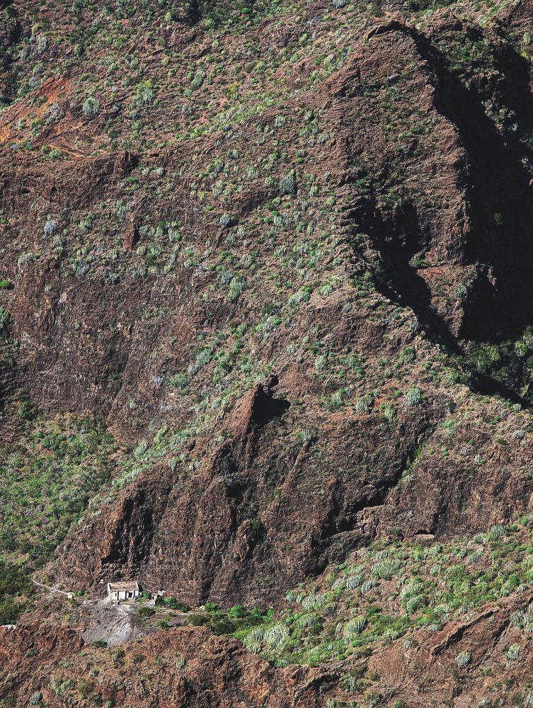 Dům hluboko v údolí