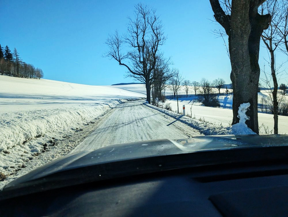 Led a sníh na přejezdu do Branné