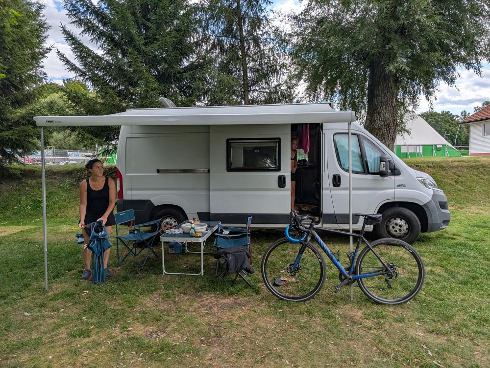 Pohoda v kempu v centru Elku