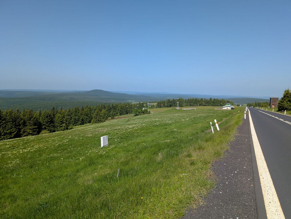 Stoupání na Klínovec, dole Boží dar