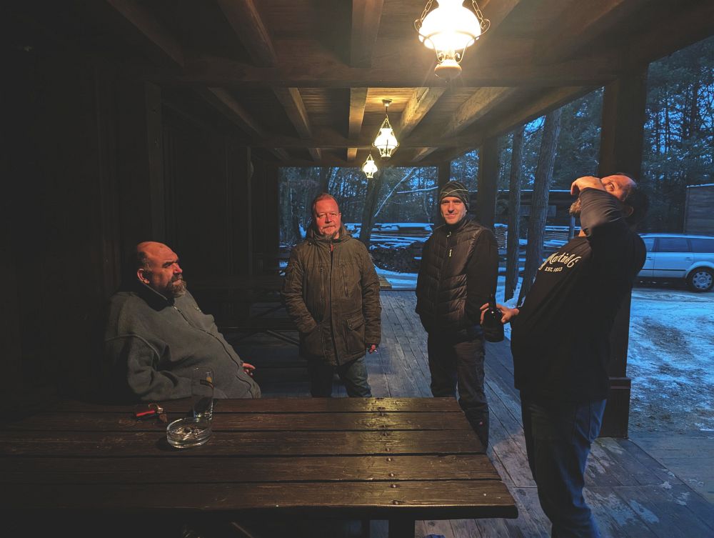 Hlavní pořadatel popíjí