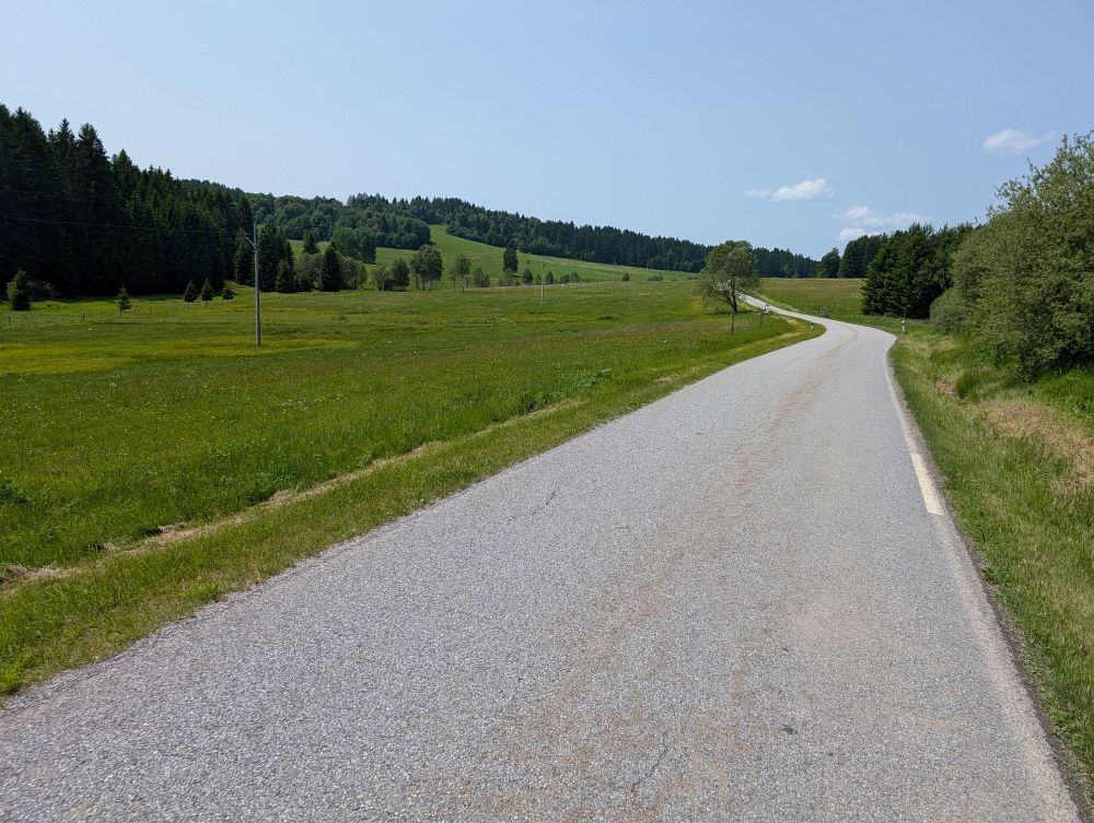 Opuštěné cesty u hranic s Rakouskem