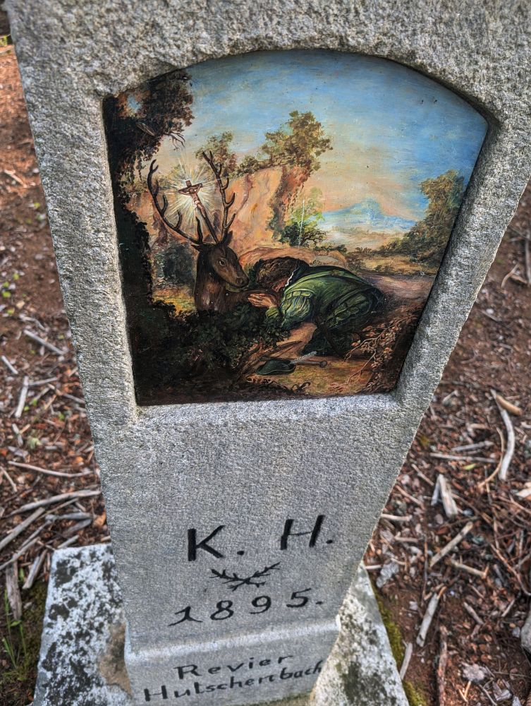 Křížek vysoko v horách