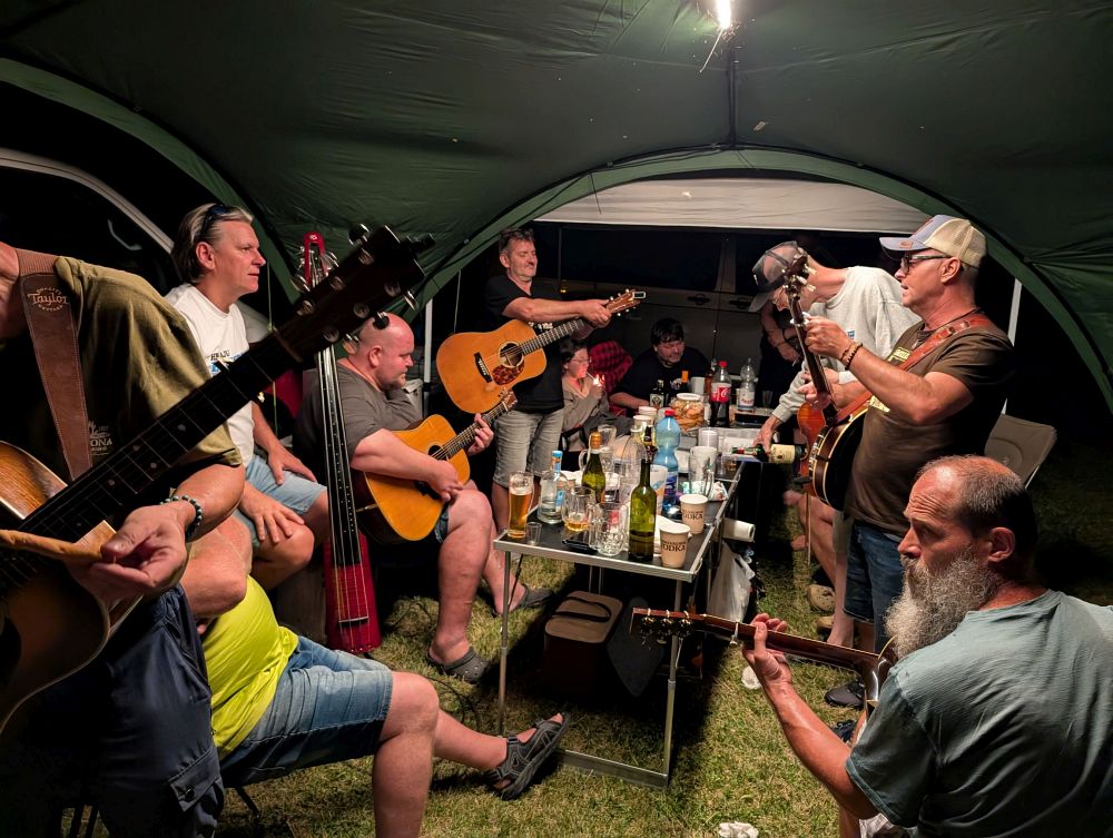 Noční jamování s New Hay ze Slovenska