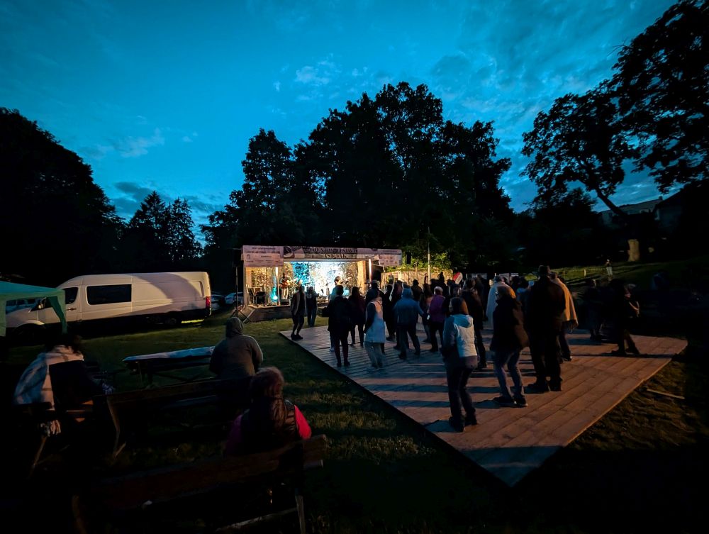 Večer, tma, zima, dobrá atmosféra