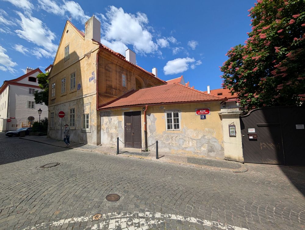 Přes Říční ulici