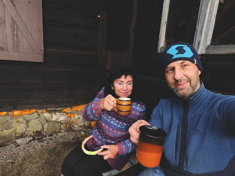 Kafíčko s mamkou (ta čelenka je okousaná od myší)