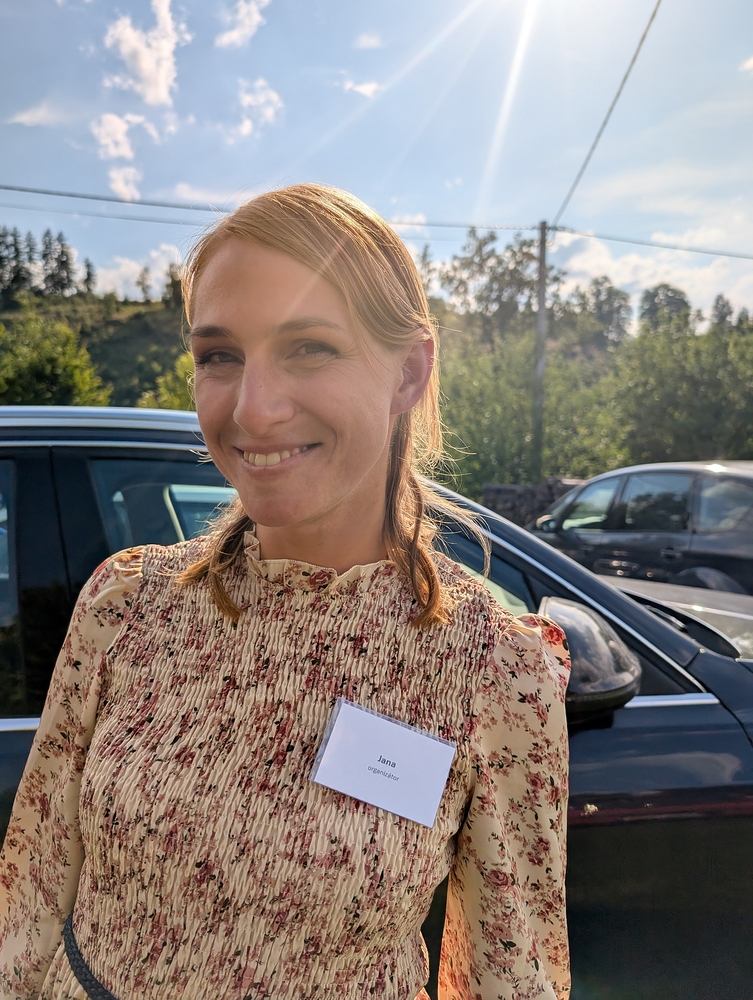 Asi spokojená, sluncem nasvícená