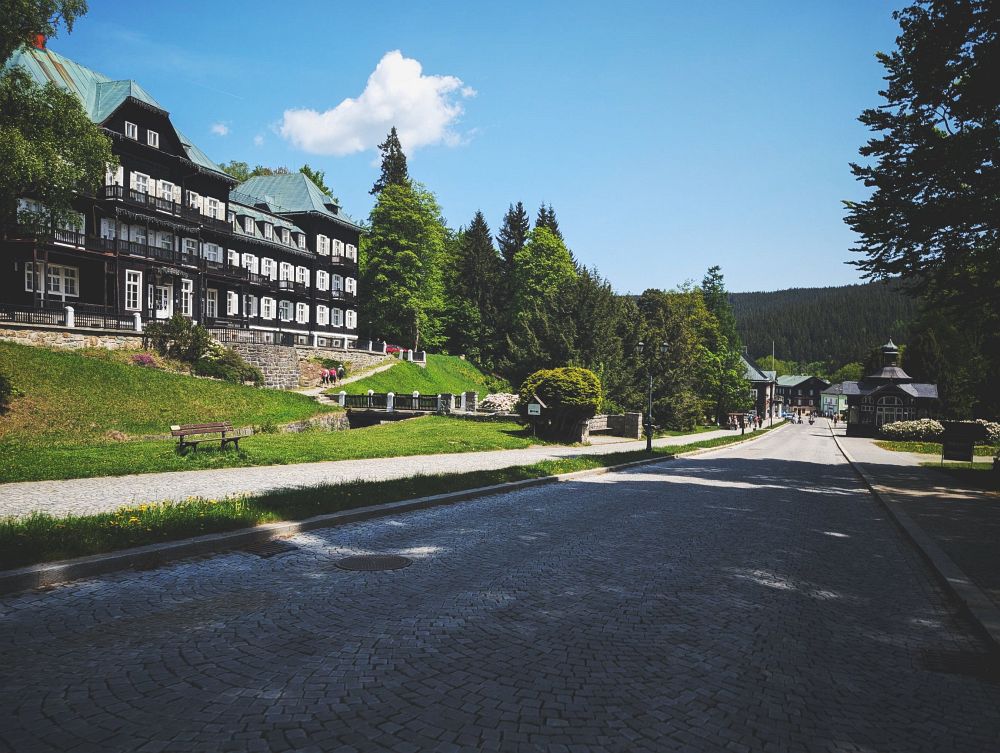 Průjezd přes Karlovu studánku