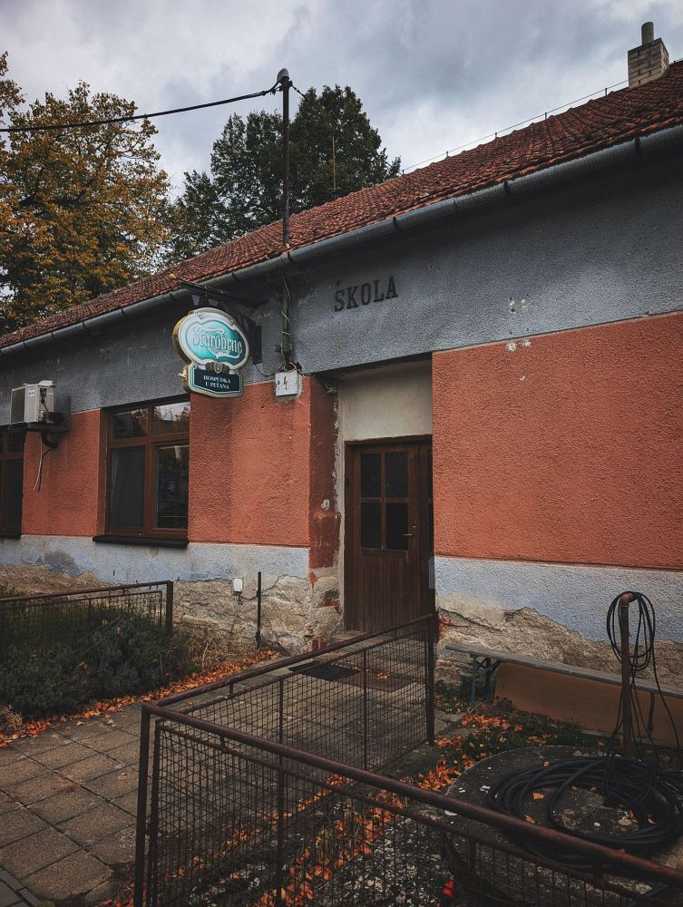 Škola u Peťana