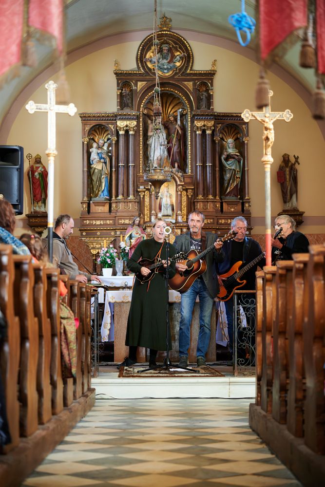 První koncert v kostele (foto: Luděk Bouška)