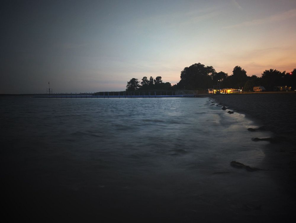 Poslední noc, další už u moře