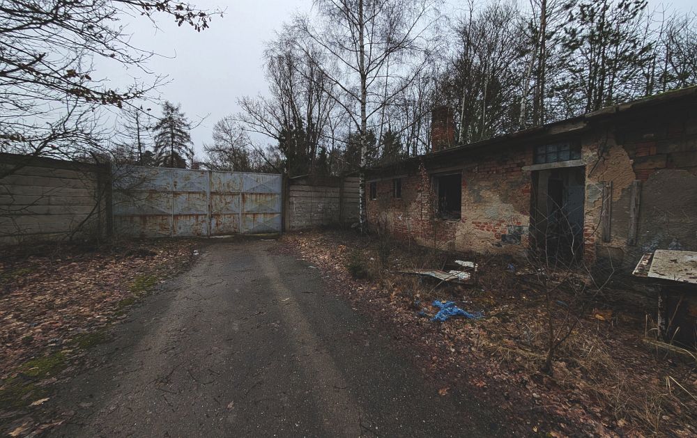 Vstup do části, která je pořád uzavřená