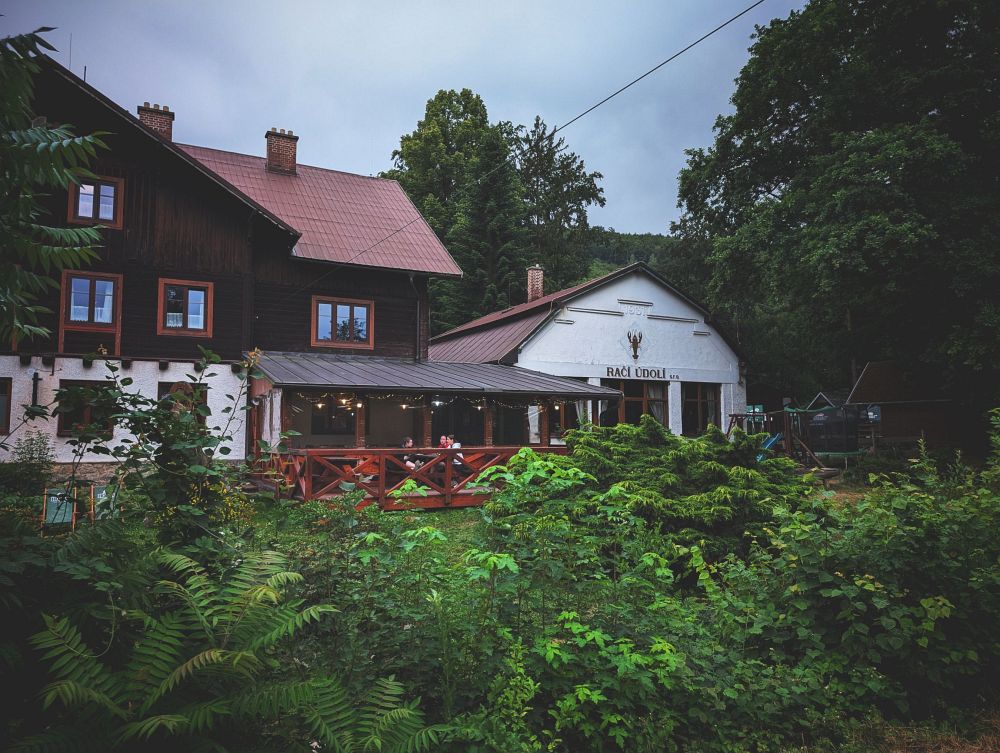 První jídlo na české straně jsme si dali v Račím údolí